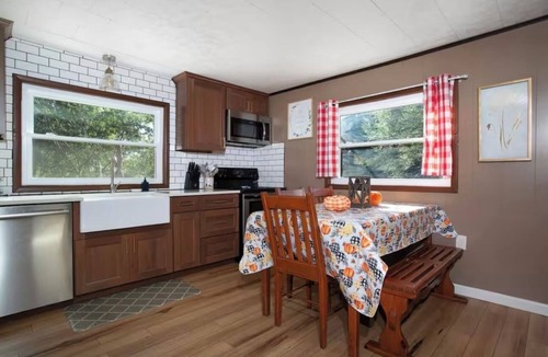 Sevierville Cabin | Delightful Little Bear Cabin with AC in Sevierville - 3 bedrooms available