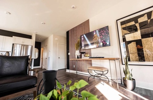 Whitebridge House | Deluxe Duet 228 & 230-2 Homes-Mins to Midtown