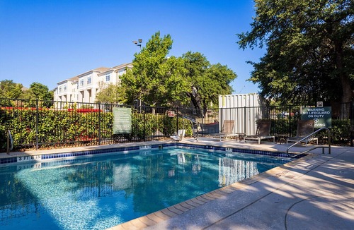 Gateway Apartment | Deluxe Gateway 1BR w/Gym, Pool, nr Movies, by Blueground