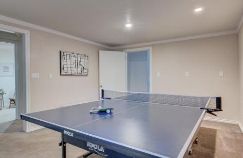 South Westminster House | Denver Basecamp-10mins from DT - Hot Tub - Large Yard