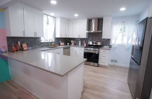 Dupont House | Denver Insta-Perfect Girls Trip! 5BR Colorful Haven 10-min to DT Denver