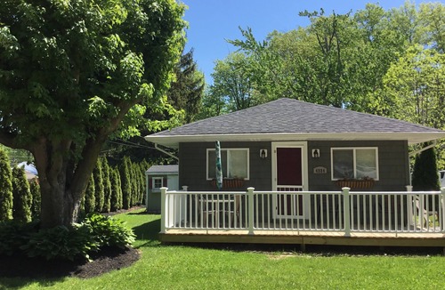 Geneva-on-the-Lake Cottage | DewDrop Cottage: Walk to the strip! 2 bed 1 bath, sleeps 5