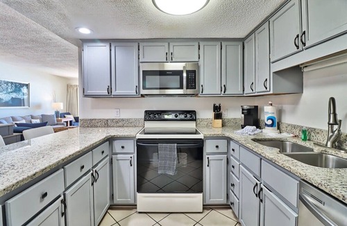 Ash Condo | Direct Ocean Front 3BR/2BA Dog Friendly Pool Beachfront Dogs welcome