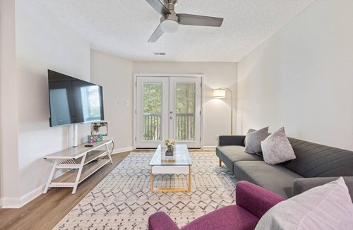 Carrboro Apartment | Discover an inviting apartment, just 5 mins from UNC & Franklin St