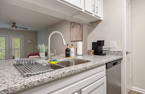 Carrboro Apartment | Discover an inviting apartment, just 5 mins from UNC & Franklin St
