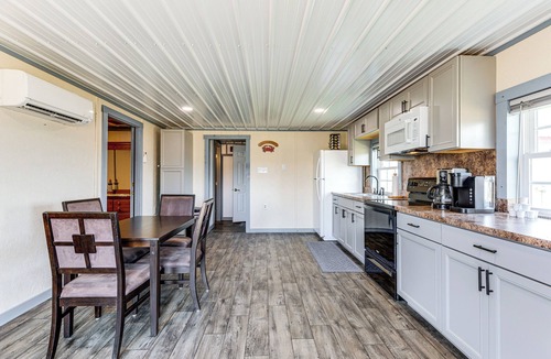 Avenue Cottage | Dock Access: Waterfront Cottage in Avenue!