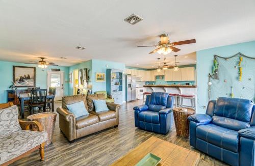 Palm Harbor House | Dock and Bay Access Rockport Home on Canal