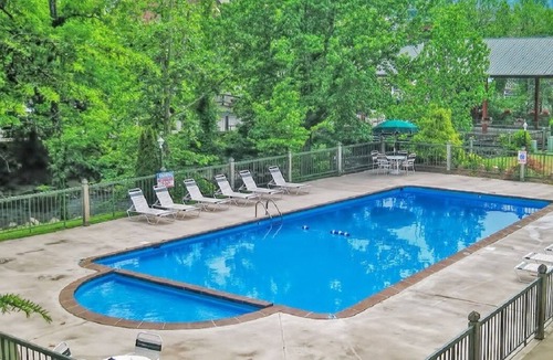 Gatlinburg House | Dog Friendly Accommodations In The Heart of Downtown Gatlinburg!