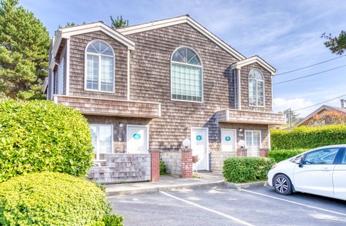 Downtown Cannon Beach Condo | Dog-friendly home with WiFi, fireplace, & nearby beach access