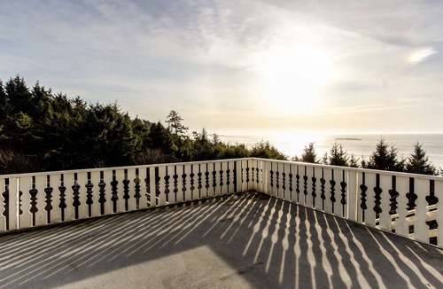 Otter Rock House | Dog-Friendly Oceanfront Suite with Views of Pacific & Easy Beach Access
