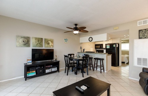 Corpus Christi Condo | Dog-Friendly, Private Patio, Beachfront Complex w/a Heated Pool & Hot-tub
