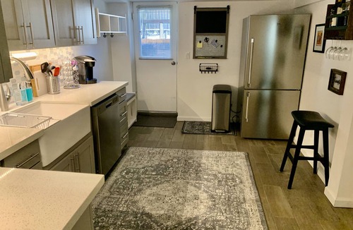 North Admiral Apartment | Dog friendly space in West Seattle for up to 4 people.