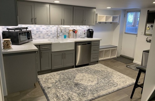 North Admiral Apartment | Dog friendly space in West Seattle for up to 4 people.