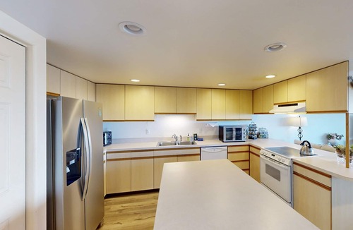 Depoe Bay Condo | Dog-Friendly, Waterfront Loft w/Seawall and Ocean Views - One Block to Harbor
