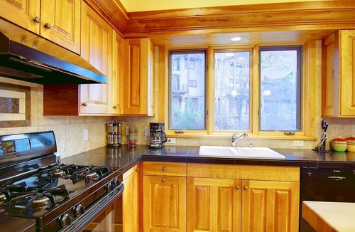 Steamboat Springs House | Dog's OK! Epic Views-Easy Access to Mtn/Town-Walk to Town/Trails-Garage-Deck-Fenced Patio-Grill-W/D