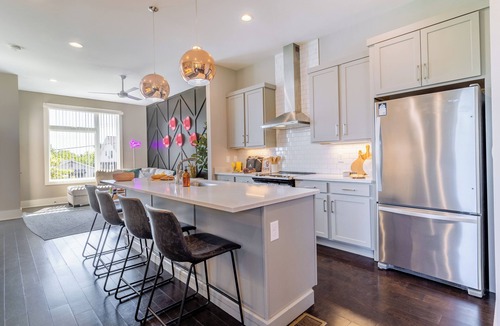 Historic Waverly House | Doralee by AvantStay | 8 Minute Drive to Broadway, Dolly Parton Themed