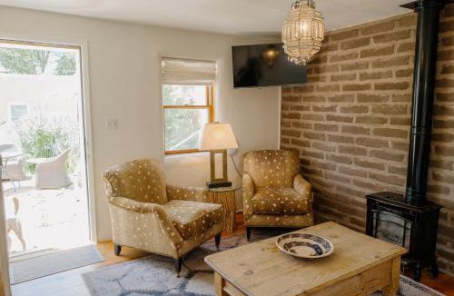 Downtown Santa Fe House | Dos Hermanas Casita 2 Downtown Courtyard
