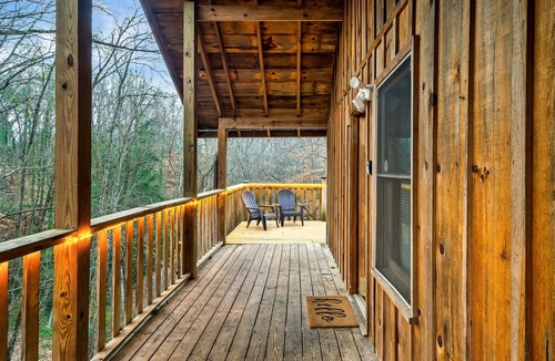 Pigeon Forge Cabin | DoubleDecker🌞2 Private King Suites🌞Hot Tub~5 Mins to DT