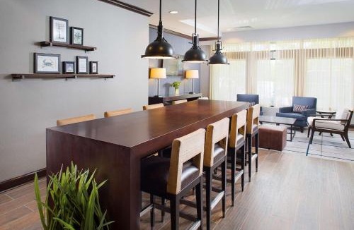 Linthicum Heights Hotel | DoubleTree by Hilton Baltimore - BWI Airport