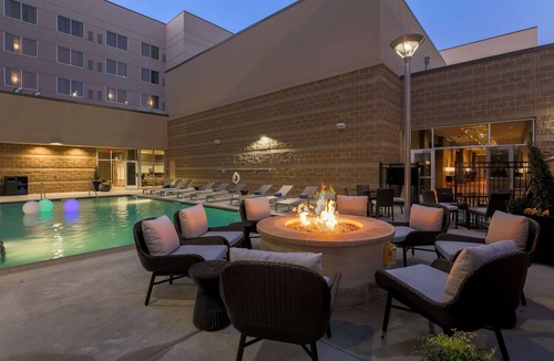 Evansville Hotel | DoubleTree by Hilton Evansville