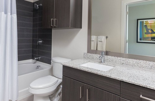 West End Resort | DOWNTOWN Austin with ROOFTOP Pool and BBQ Area, Fire Pit & a Fitness Center