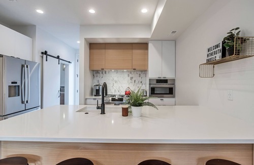 People's Freeway House | Downtown Central 9th SLC Loft Walk or Trax to Convention Center