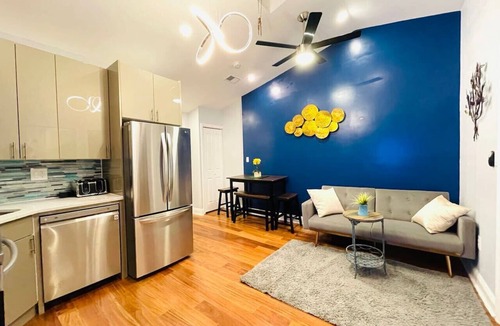 Rittenhouse Row Apartment | Downtown City Hall near Kimmel Center 2BD Suite