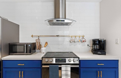 Georgetown House | Downtown Georgetown Retreat for the family or entertaining. Pet-Friendly!