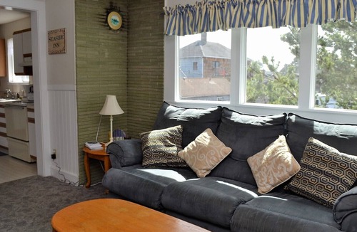 Seaside House | Downtown Just Steps to Beach Near the Turnaround Upper Floor
