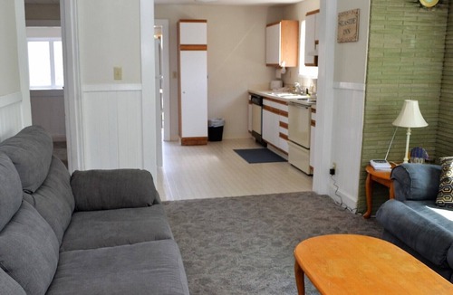 Seaside House | Downtown Just Steps to Beach Near the Turnaround Upper Floor
