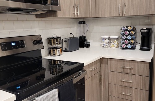 People's Freeway Apartment | Downtown SLC Apt w/pool, hot tub, gym, fast internet