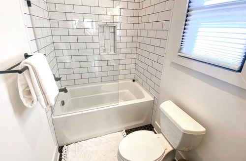 Chestnut Hill House | Downtown, Three-Story Home w/Free WiFi, Central A/C, Private Washer/Dryer, Deck