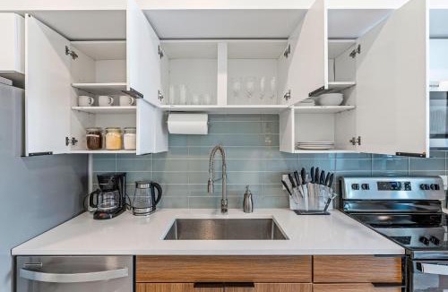 Rio Grande Apartment | Downtown views! Amazing pool gym hottub Luxury apt