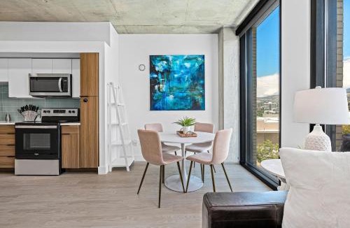 Rio Grande Apartment | Downtown views! Amazing pool gym hottub Luxury apt