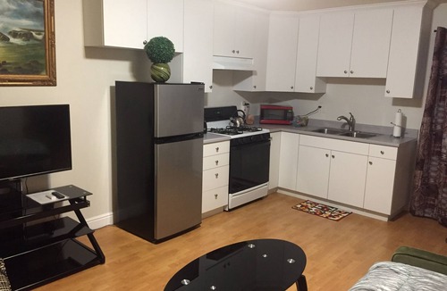 Burbank House | Dreams & Streams . Second dwelling with a private romantic patio and backyard.