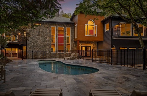 McCaysville Villa | Driftwood Rapids Villa - Modern Waterfront 6 BR Oasis with Private Pool