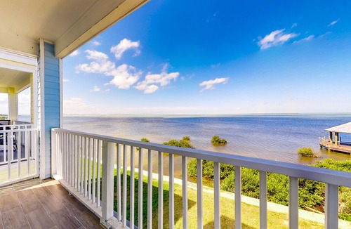 Port Isabel House | Dual-Suites on the Bay - High-Speed WiFi, Shared Pool, Central AC & Water Views