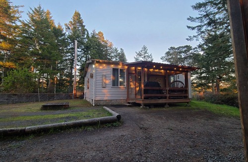 Saunders Lake House | DUNEHAVEN OVERLOOK Direct Dune Access, Lakefront Solitude on the Oregon Coast