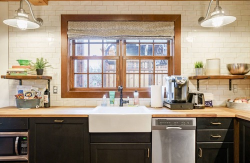 Ballard Cottage | Earl Carriage House: Upscale & Private Guest House
