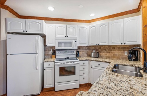 White Oak Lodge Condo | Easy Access, First Floor Beautiful Condo