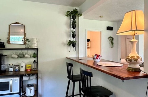 Kingston House | EASY checkout, safe home off I40 KING pet friendly