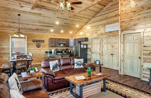 White Oak Lodge Cabin | Easy Drive to Downtown Gatlinburg, Resort Pool, Hot tub, Arcade