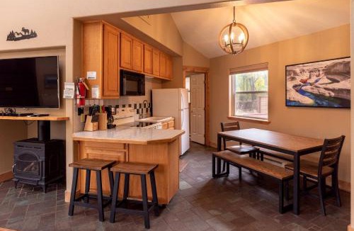 Salida House | Eco-Friendly Cabin with Views of the Rocky Mountains in Colorado