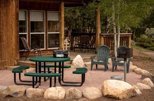 Salida House | Eco-Friendly Cabin with Views of the Rocky Mountains in Colorado