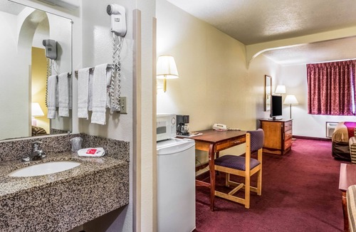 Princess Jeanne Hotel | Econo Lodge Inn & Suites Albuquerque East I-40 Eubank Exit