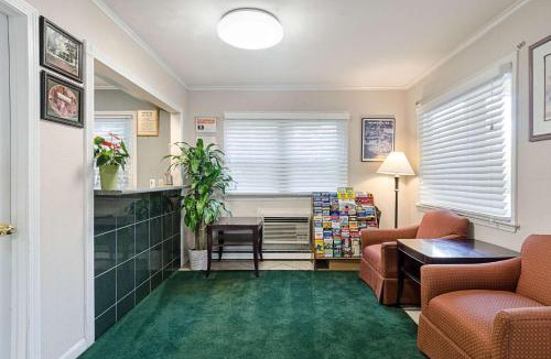 Sturbridge Cabin | Econo Lodge Sturbridge Route 20