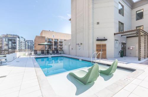 Crystal City Apartment | Elegant 2BR Apartment Minutes From DC