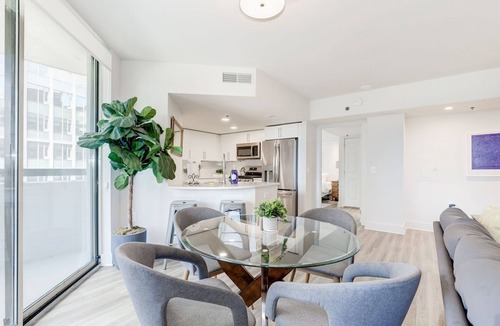 Crystal City Apartment | Elegant 2BR Apartment Minutes From DC