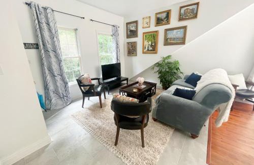 Covington Apartment | Elegant Guest Studio in Upscale Community