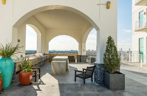 Galveston Apartment | Elegant gulf escape with heated pool, hot tub, beach access, & water views